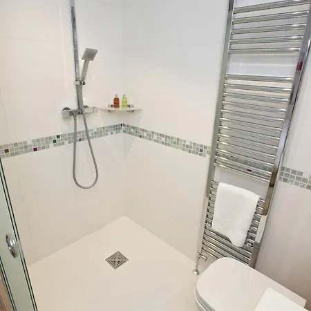 1 Bed In G0180 Casa vacanze *